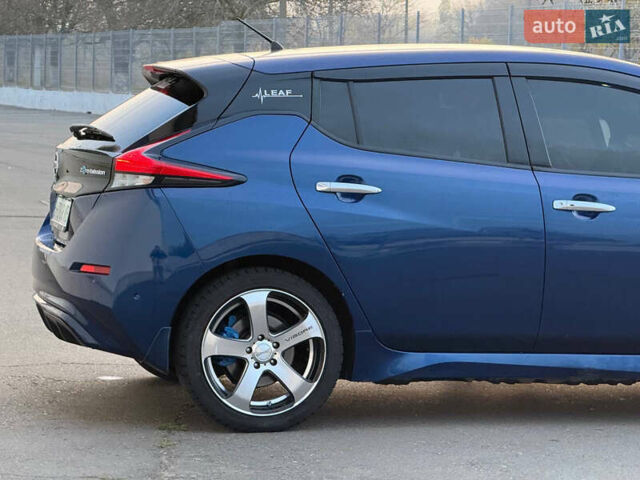 Синий Ниссан Лиф, объемом двигателя 0 л и пробегом 76 тыс. км за 16100 $, фото 45 на Automoto.ua