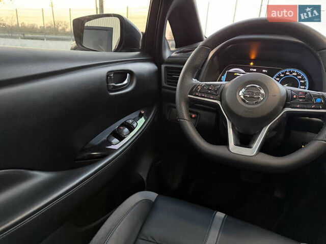 Синий Ниссан Лиф, объемом двигателя 0 л и пробегом 76 тыс. км за 16100 $, фото 40 на Automoto.ua