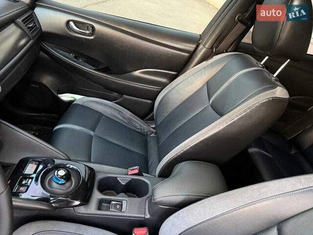 Синий Ниссан Лиф, объемом двигателя 0 л и пробегом 76 тыс. км за 16100 $, фото 20 на Automoto.ua