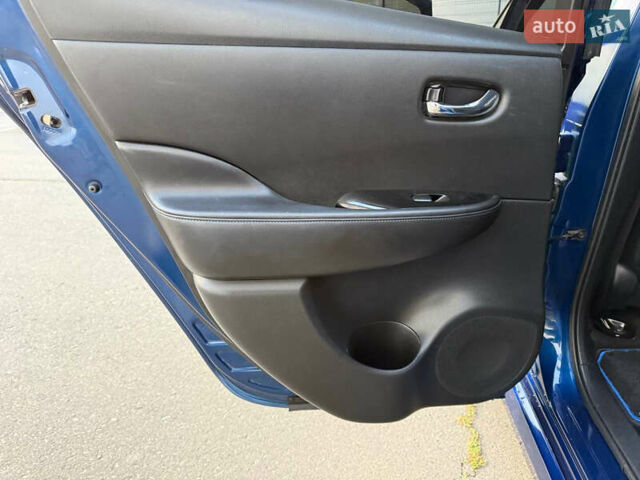 Синий Ниссан Лиф, объемом двигателя 0 л и пробегом 76 тыс. км за 16100 $, фото 30 на Automoto.ua
