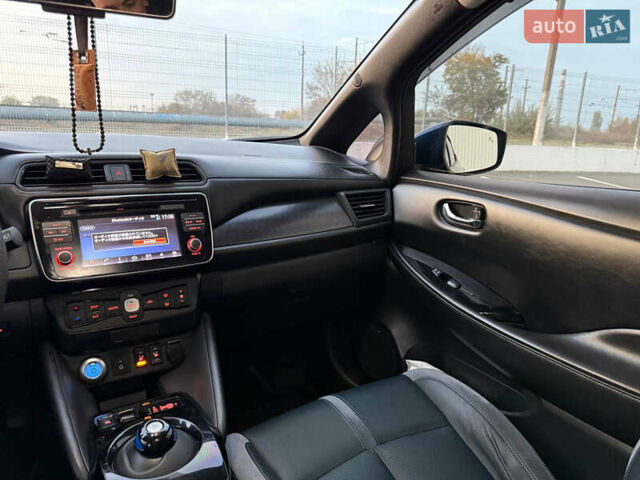 Синий Ниссан Лиф, объемом двигателя 0 л и пробегом 76 тыс. км за 16100 $, фото 39 на Automoto.ua