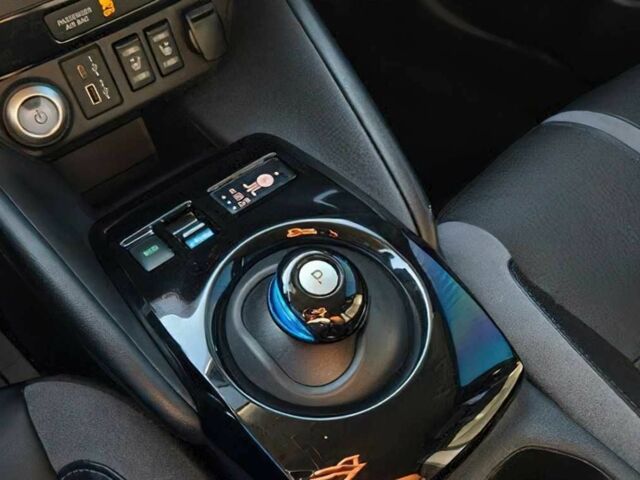 Синий Ниссан Лиф, объемом двигателя 0 л и пробегом 38 тыс. км за 7100 $, фото 11 на Automoto.ua