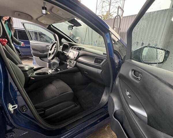 Синий Ниссан Лиф, объемом двигателя 0 л и пробегом 47 тыс. км за 20000 $, фото 19 на Automoto.ua