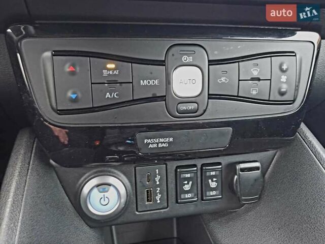 Синий Ниссан Лиф, объемом двигателя 0 л и пробегом 57 тыс. км за 14500 $, фото 13 на Automoto.ua