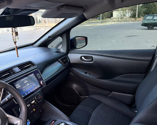 Синий Ниссан Лиф, объемом двигателя 0 л и пробегом 37 тыс. км за 14800 $, фото 8 на Automoto.ua