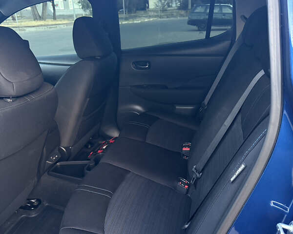 Синий Ниссан Лиф, объемом двигателя 0 л и пробегом 37 тыс. км за 14800 $, фото 9 на Automoto.ua