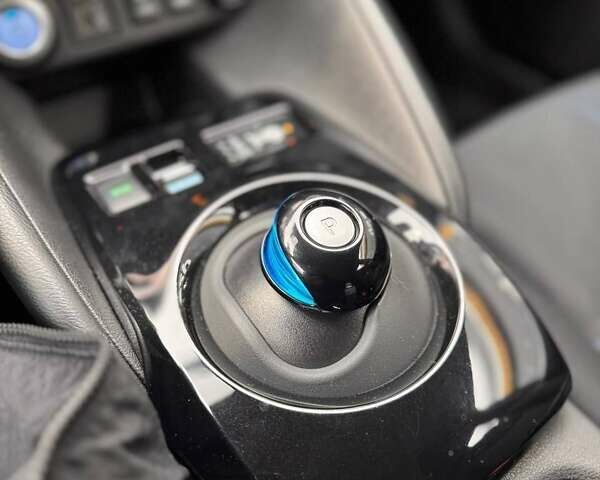 Синий Ниссан Лиф, объемом двигателя 0 л и пробегом 33 тыс. км за 17700 $, фото 2 на Automoto.ua