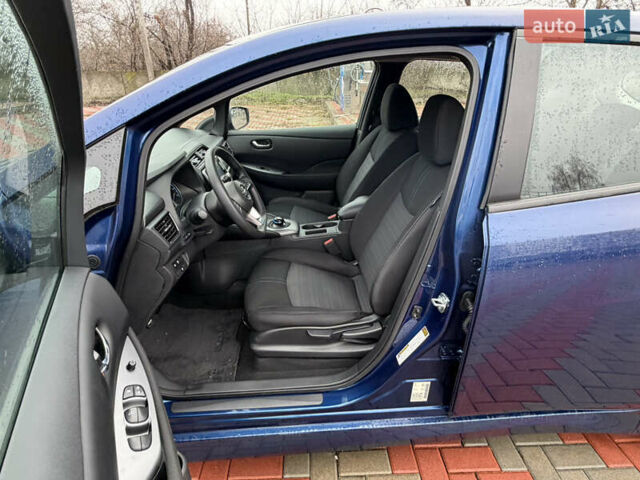 Синий Ниссан Лиф, объемом двигателя 0 л и пробегом 40 тыс. км за 14600 $, фото 9 на Automoto.ua