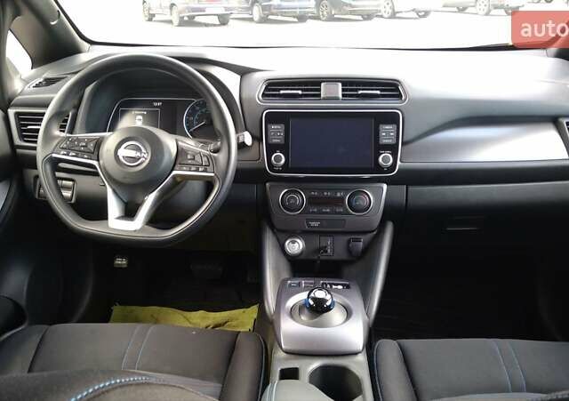 Синий Ниссан Лиф, объемом двигателя 0 л и пробегом 27 тыс. км за 16800 $, фото 11 на Automoto.ua