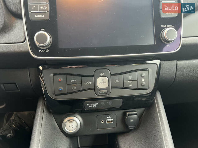 Синій Ніссан Ліф, об'ємом двигуна 0 л та пробігом 88 тис. км за 12800 $, фото 39 на Automoto.ua