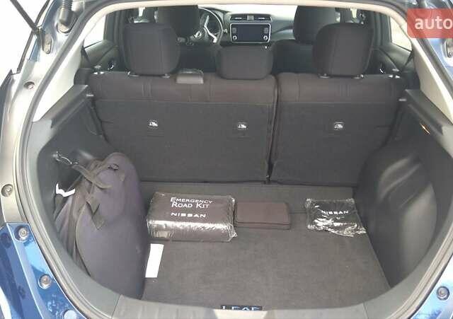 Синий Ниссан Лиф, объемом двигателя 0 л и пробегом 27 тыс. км за 16800 $, фото 3 на Automoto.ua
