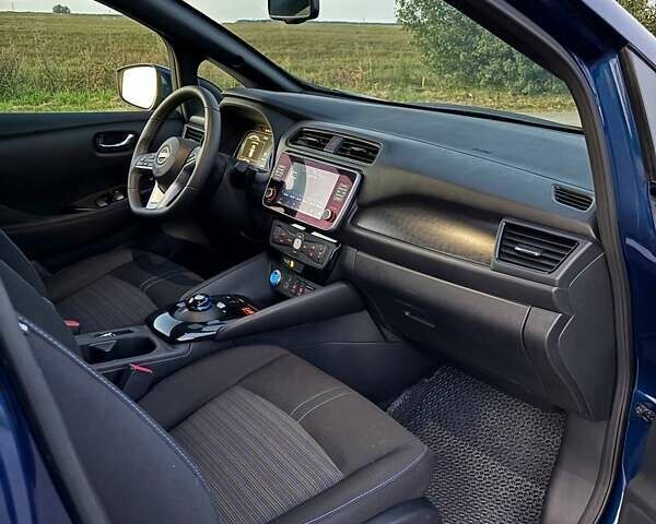 Синий Ниссан Лиф, объемом двигателя 0 л и пробегом 9 тыс. км за 22500 $, фото 4 на Automoto.ua