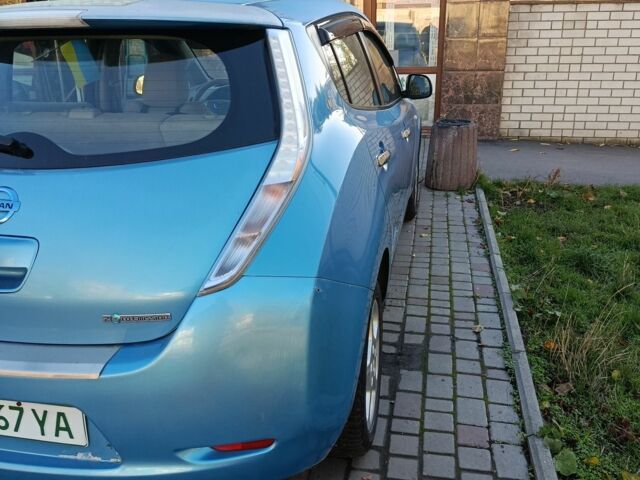 Синий Ниссан Лиф, объемом двигателя 0 л и пробегом 165 тыс. км за 4800 $, фото 6 на Automoto.ua