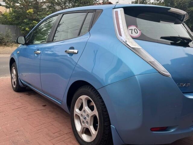 Синий Ниссан Лиф, объемом двигателя 0 л и пробегом 110 тыс. км за 4599 $, фото 2 на Automoto.ua