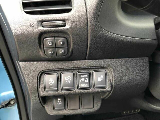 Синій Ніссан Ліф, об'ємом двигуна 0 л та пробігом 126 тис. км за 6199 $, фото 20 на Automoto.ua