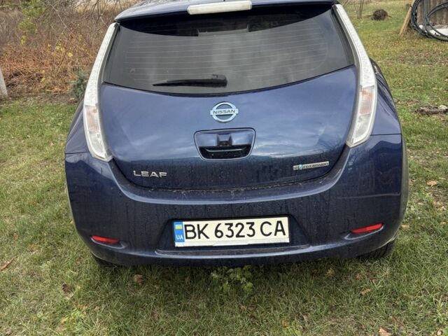 Синий Ниссан Лиф, объемом двигателя 0 л и пробегом 169 тыс. км за 12000 $, фото 2 на Automoto.ua