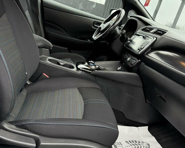 Зеленый Ниссан Лиф, объемом двигателя 0 л и пробегом 83 тыс. км за 11999 $, фото 20 на Automoto.ua