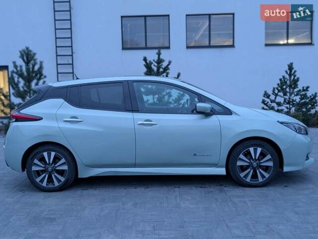 Зеленый Ниссан Лиф, объемом двигателя 0 л и пробегом 81 тыс. км за 11250 $, фото 7 на Automoto.ua