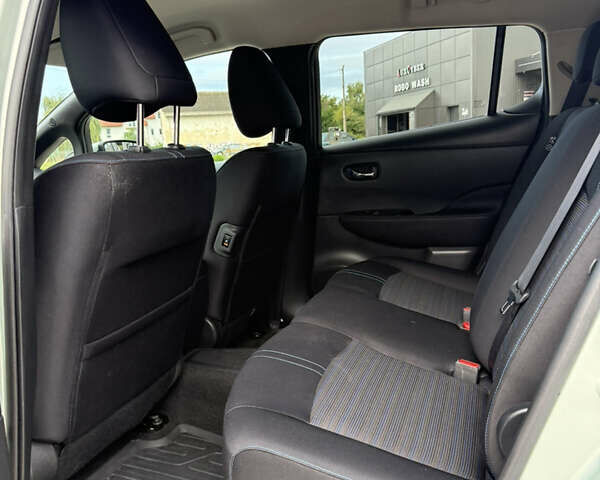 Зеленый Ниссан Лиф, объемом двигателя 0 л и пробегом 83 тыс. км за 12550 $, фото 21 на Automoto.ua