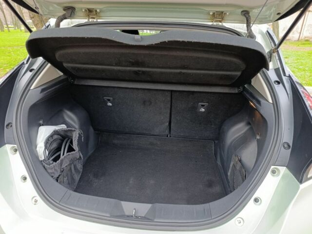 Зеленый Ниссан Лиф, объемом двигателя 0 л и пробегом 115 тыс. км за 13000 $, фото 12 на Automoto.ua