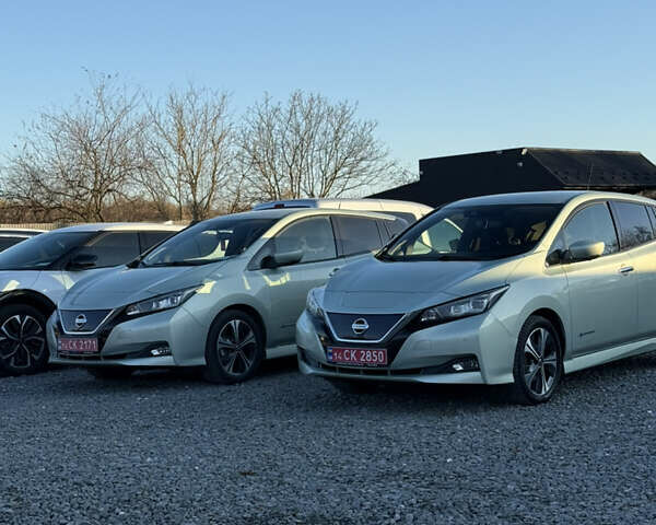 Зеленый Ниссан Лиф, объемом двигателя 0 л и пробегом 149 тыс. км за 11399 $, фото 31 на Automoto.ua