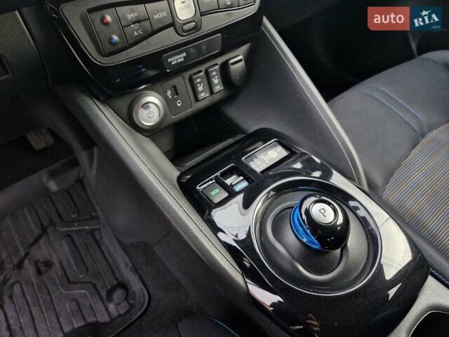 Зеленый Ниссан Лиф, объемом двигателя 0 л и пробегом 70 тыс. км за 13899 $, фото 26 на Automoto.ua