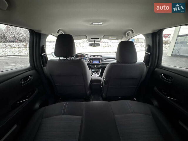 Зеленый Ниссан Лиф, объемом двигателя 0 л и пробегом 99 тыс. км за 11990 $, фото 5 на Automoto.ua