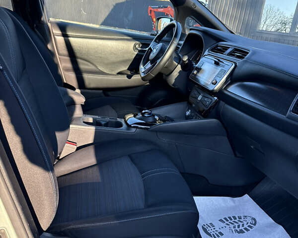 Зеленый Ниссан Лиф, объемом двигателя 0 л и пробегом 149 тыс. км за 11399 $, фото 26 на Automoto.ua