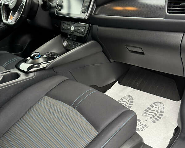 Зеленый Ниссан Лиф, объемом двигателя 0 л и пробегом 83 тыс. км за 11999 $, фото 21 на Automoto.ua