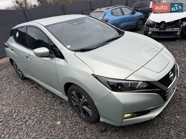 Зеленый Ниссан Лиф, объемом двигателя 0 л и пробегом 129 тыс. км за 11200 $, фото 10 на Automoto.ua