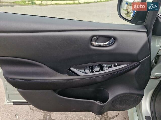 Зеленый Ниссан Лиф, объемом двигателя 0 л и пробегом 70 тыс. км за 13899 $, фото 11 на Automoto.ua