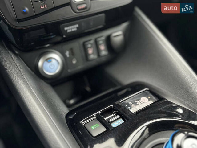 Зеленый Ниссан Лиф, объемом двигателя 0 л и пробегом 99 тыс. км за 11990 $, фото 26 на Automoto.ua