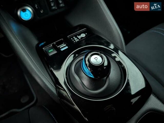 Зеленый Ниссан Лиф, объемом двигателя 0 л и пробегом 81 тыс. км за 11250 $, фото 35 на Automoto.ua