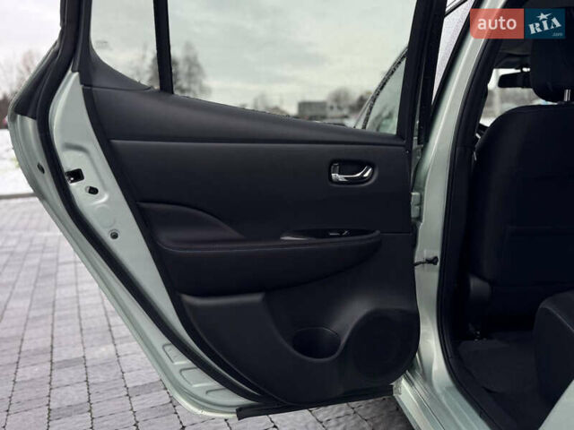 Зеленый Ниссан Лиф, объемом двигателя 0 л и пробегом 99 тыс. км за 11990 $, фото 37 на Automoto.ua