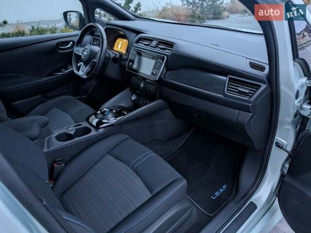 Зеленый Ниссан Лиф, объемом двигателя 0 л и пробегом 81 тыс. км за 11250 $, фото 44 на Automoto.ua