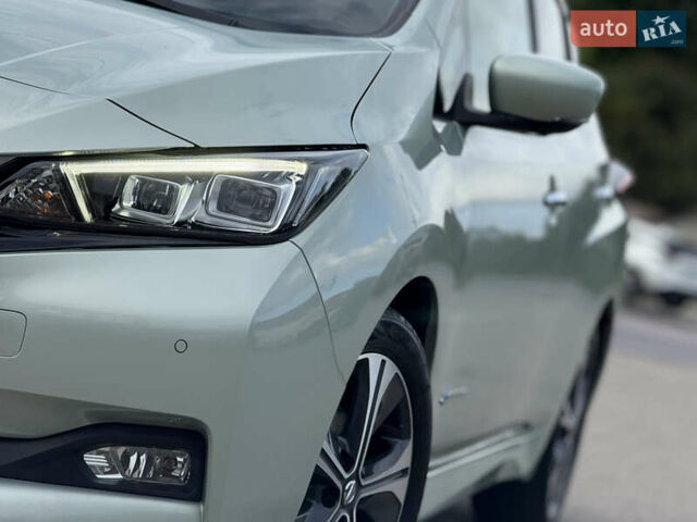 Зеленый Ниссан Лиф, объемом двигателя 0 л и пробегом 83 тыс. км за 12550 $, фото 4 на Automoto.ua