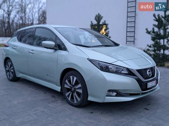 Зеленый Ниссан Лиф, объемом двигателя 0 л и пробегом 81 тыс. км за 11250 $, фото 5 на Automoto.ua