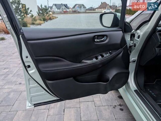 Зеленый Ниссан Лиф, объемом двигателя 0 л и пробегом 81 тыс. км за 11250 $, фото 40 на Automoto.ua