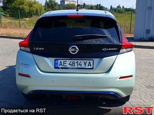 Зеленый Ниссан Лиф, объемом двигателя 0 л и пробегом 200 тыс. км за 12000 $, фото 2 на Automoto.ua