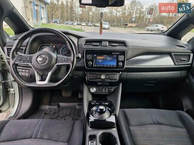 Зеленый Ниссан Лиф, объемом двигателя 0 л и пробегом 70 тыс. км за 13899 $, фото 17 на Automoto.ua