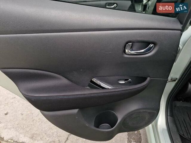 Зеленый Ниссан Лиф, объемом двигателя 0 л и пробегом 70 тыс. км за 13899 $, фото 13 на Automoto.ua