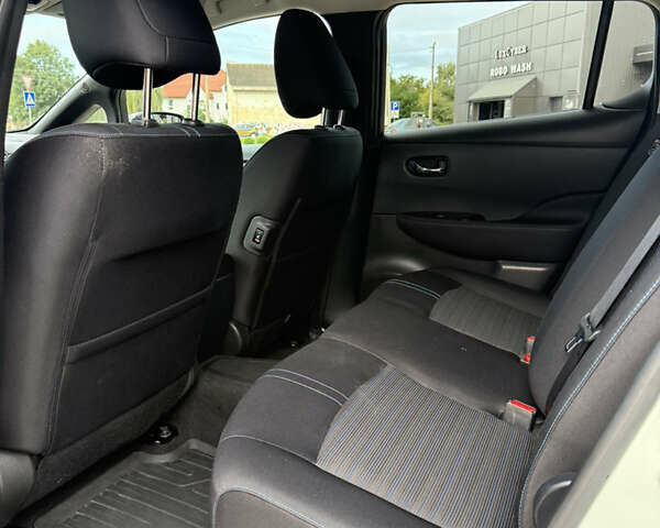 Зеленый Ниссан Лиф, объемом двигателя 0 л и пробегом 83 тыс. км за 12550 $, фото 22 на Automoto.ua