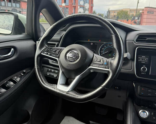 Зеленый Ниссан Лиф, объемом двигателя 0 л и пробегом 83 тыс. км за 12550 $, фото 18 на Automoto.ua