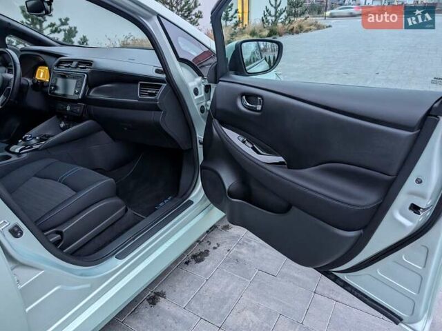 Зеленый Ниссан Лиф, объемом двигателя 0 л и пробегом 81 тыс. км за 11250 $, фото 47 на Automoto.ua