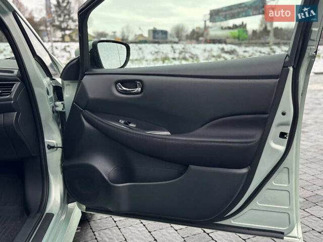 Зеленый Ниссан Лиф, объемом двигателя 0 л и пробегом 99 тыс. км за 11990 $, фото 46 на Automoto.ua