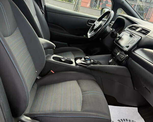 Зеленый Ниссан Лиф, объемом двигателя 0 л и пробегом 83 тыс. км за 12550 $, фото 25 на Automoto.ua