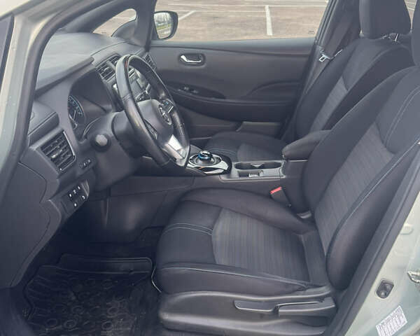 Зеленый Ниссан Лиф, объемом двигателя 0 л и пробегом 118 тыс. км за 12400 $, фото 20 на Automoto.ua