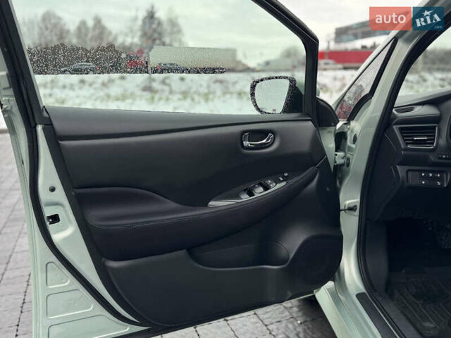 Зеленый Ниссан Лиф, объемом двигателя 0 л и пробегом 99 тыс. км за 11990 $, фото 22 на Automoto.ua
