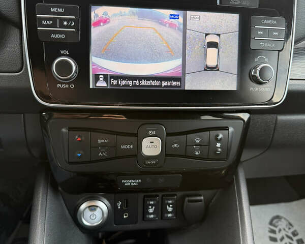 Зеленый Ниссан Лиф, объемом двигателя 0 л и пробегом 83 тыс. км за 12550 $, фото 33 на Automoto.ua