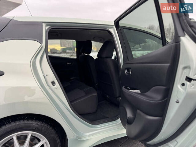 Зеленый Ниссан Лиф, объемом двигателя 0 л и пробегом 99 тыс. км за 11990 $, фото 14 на Automoto.ua